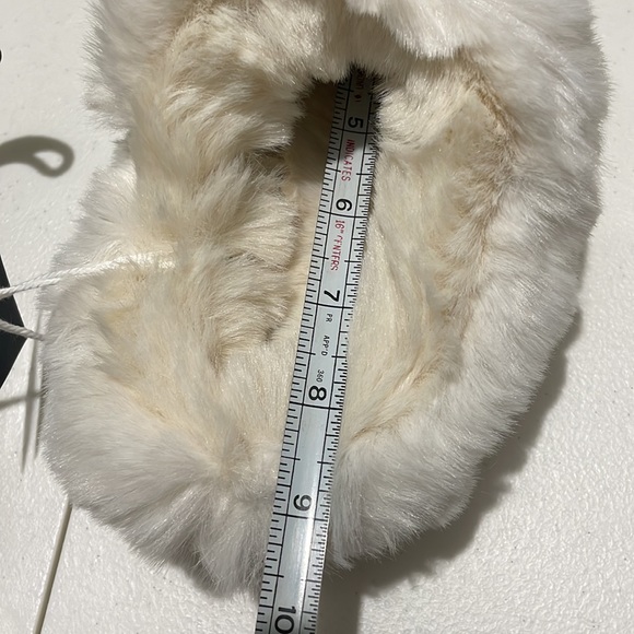 💚LAST ONE💚FINAL PRICE Grinch Slippers - Picture 9 of 10